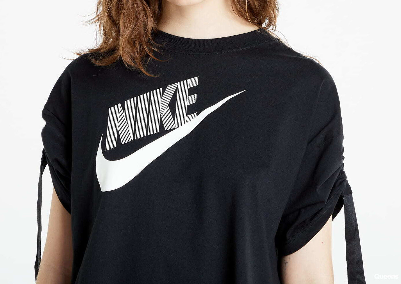 Camiseta Nike Sportswear Dance Feminina Preta Tamanho Médio