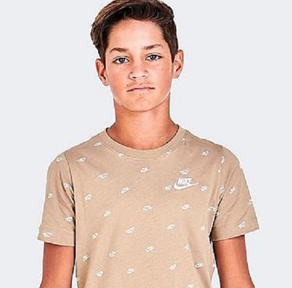 Camiseta Nike Sportswear Futura Allover Print Infantil Marrom Tamanho X-G