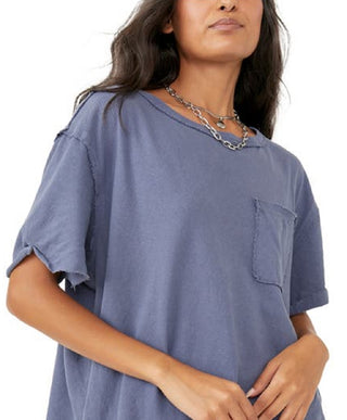 Camiseta feminina Free People Care FP com bolso grande, azul, tamanho X-S