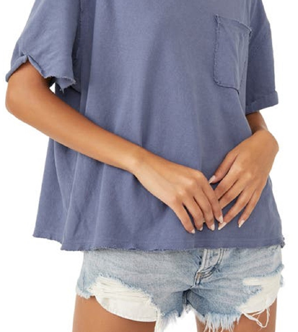 Camiseta feminina Free People Care FP com bolso grande, azul, tamanho X-S