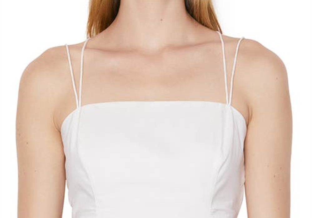 Regata com recorte e alças finas em branco tamanho médio