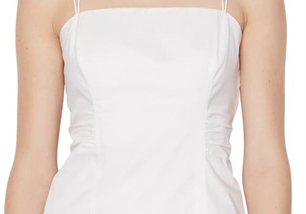 Regata com recorte e alças finas em branco tamanho médio