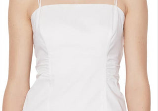 Regata com recorte e alças finas em branco tamanho médio