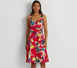 Ralph Lauren Saia plissada com zíper e cinto, forrada com estampa floral, sem mangas, decote quadrado, acima do joelho, vestido estilo coquetel, rosa, tamanho 2