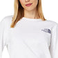 Camiseta feminina The North Face Hit Graphic de manga comprida, branca, tamanho médio