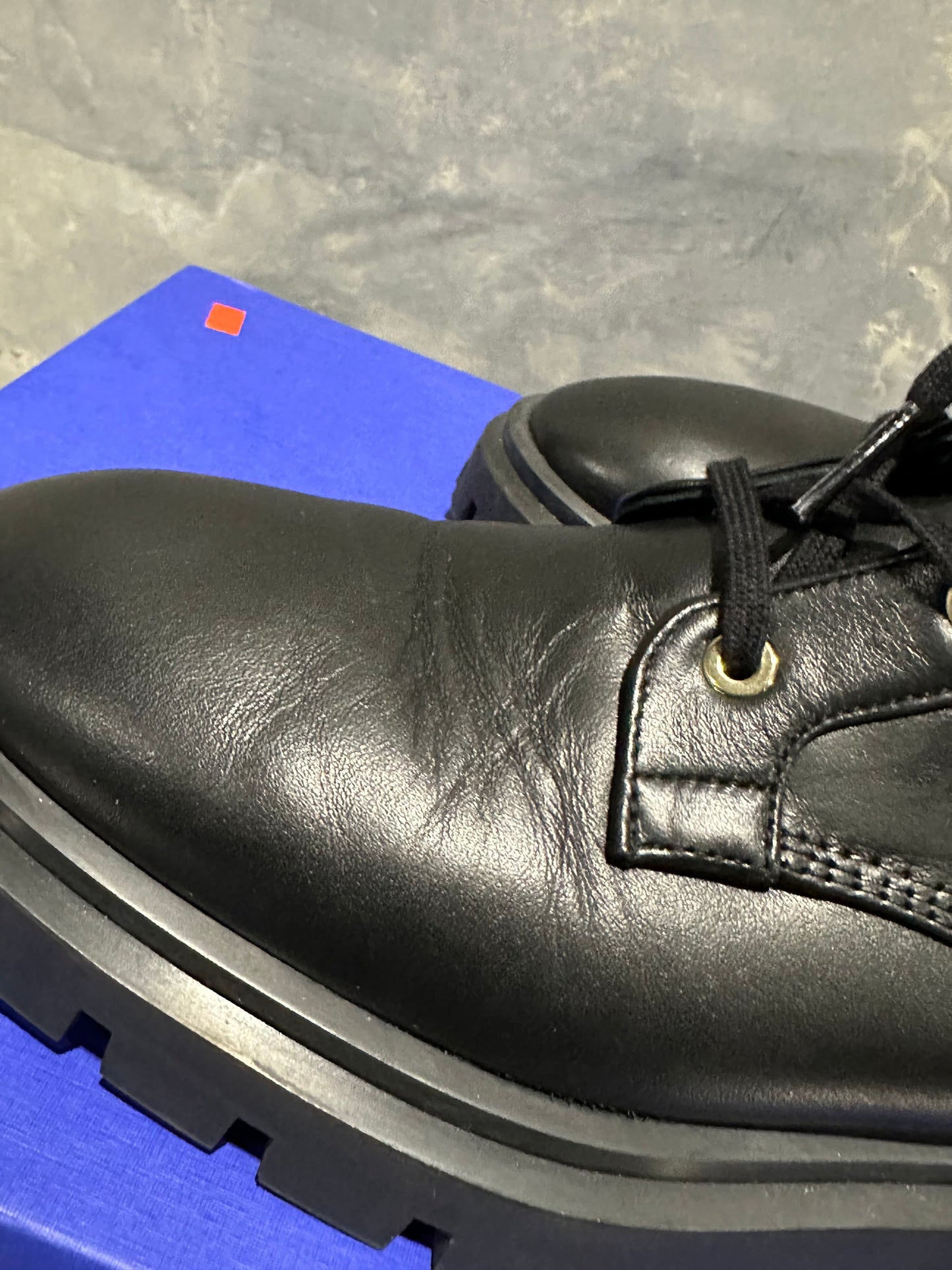 Stuart Weitzman Botas de combate femininas com sola ultra lug e fivela, pretas, tamanho 9 M