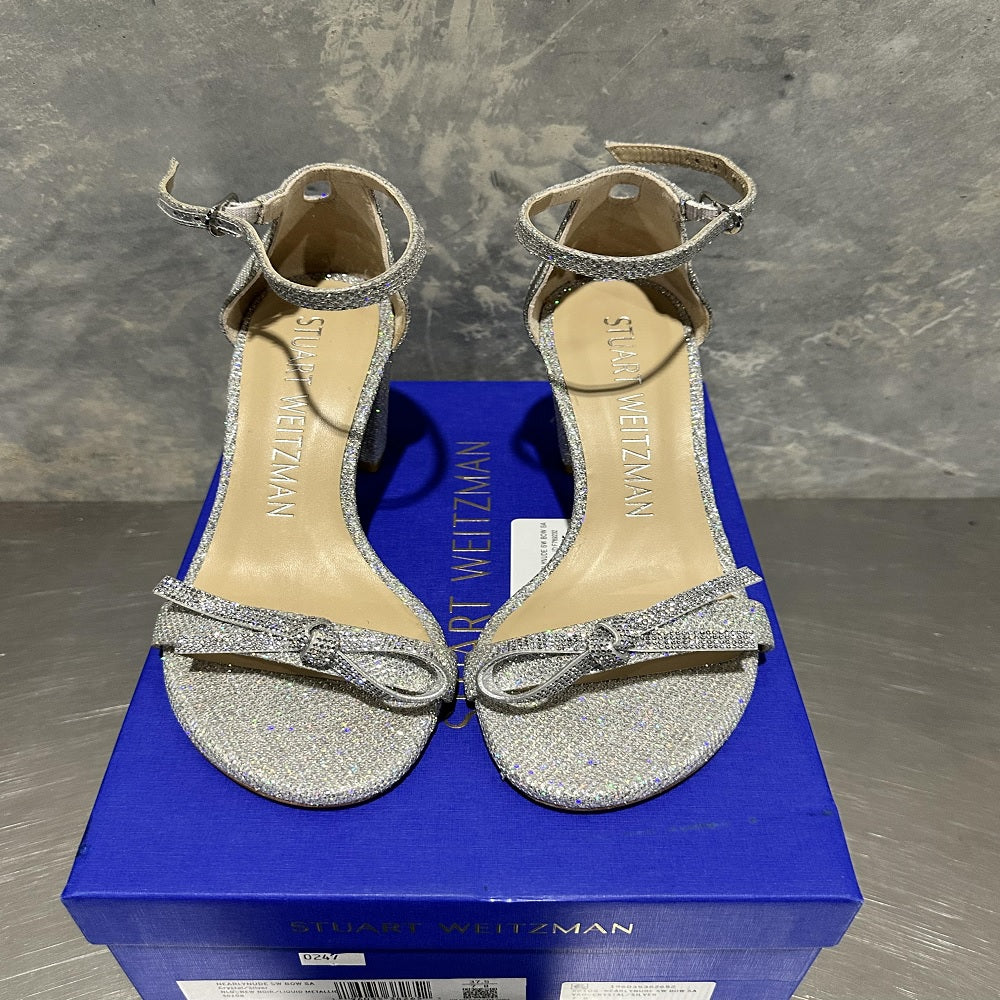 Sandálias de salto alto femininas Stuart Weitzman com detalhe de laço quase nude, cinza, tamanho 7 M