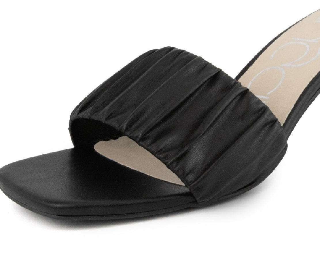 Sandálias femininas Sugar Leader com salto gatinho e franzido, pretas, tamanho 7 M