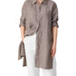 Camisa feminina Eileen Fisher com botões, gola clássica orgânica e fenda alta, tamanho pequeno, cinza