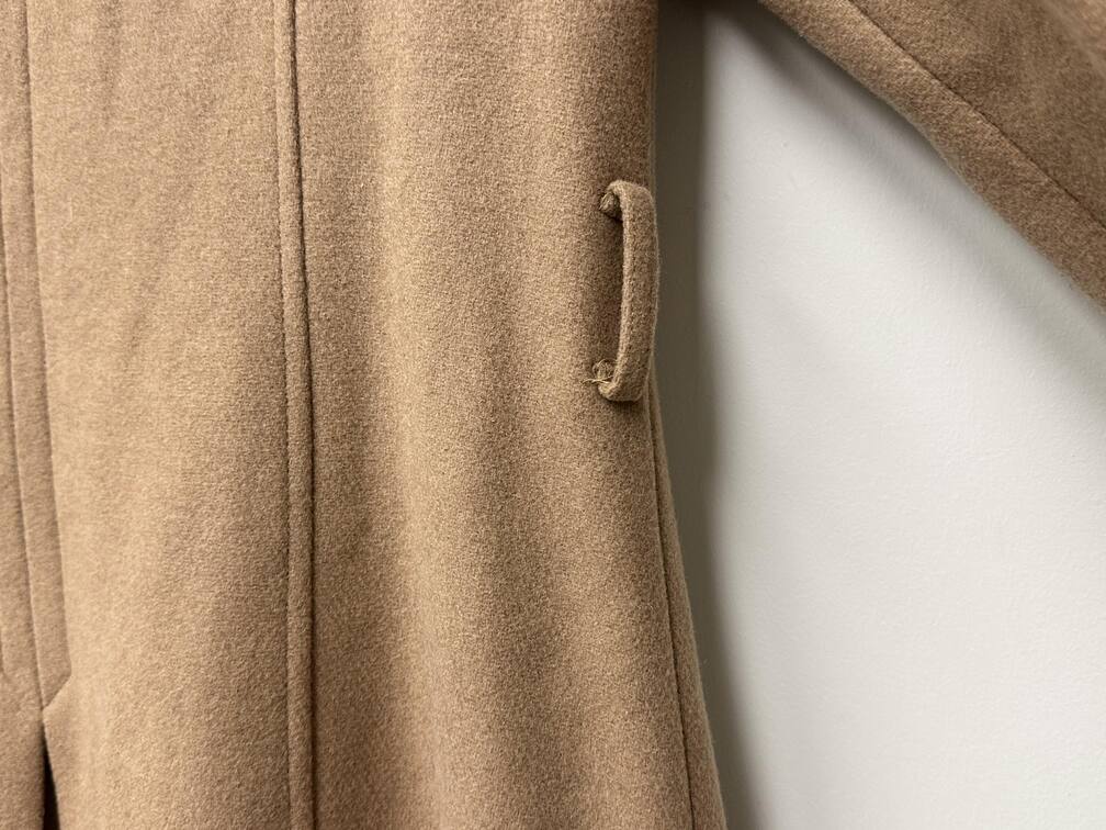 Casaco longo feminino Vince Camuto com cinto de corrente marrom tamanho P