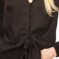 Camisa feminina Michael Kors com estampa de animais em jacquard e amarração frontal, preta, tamanho médio