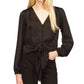 Camisa feminina Michael Kors com estampa de animais em jacquard e amarração frontal, preta, tamanho grande