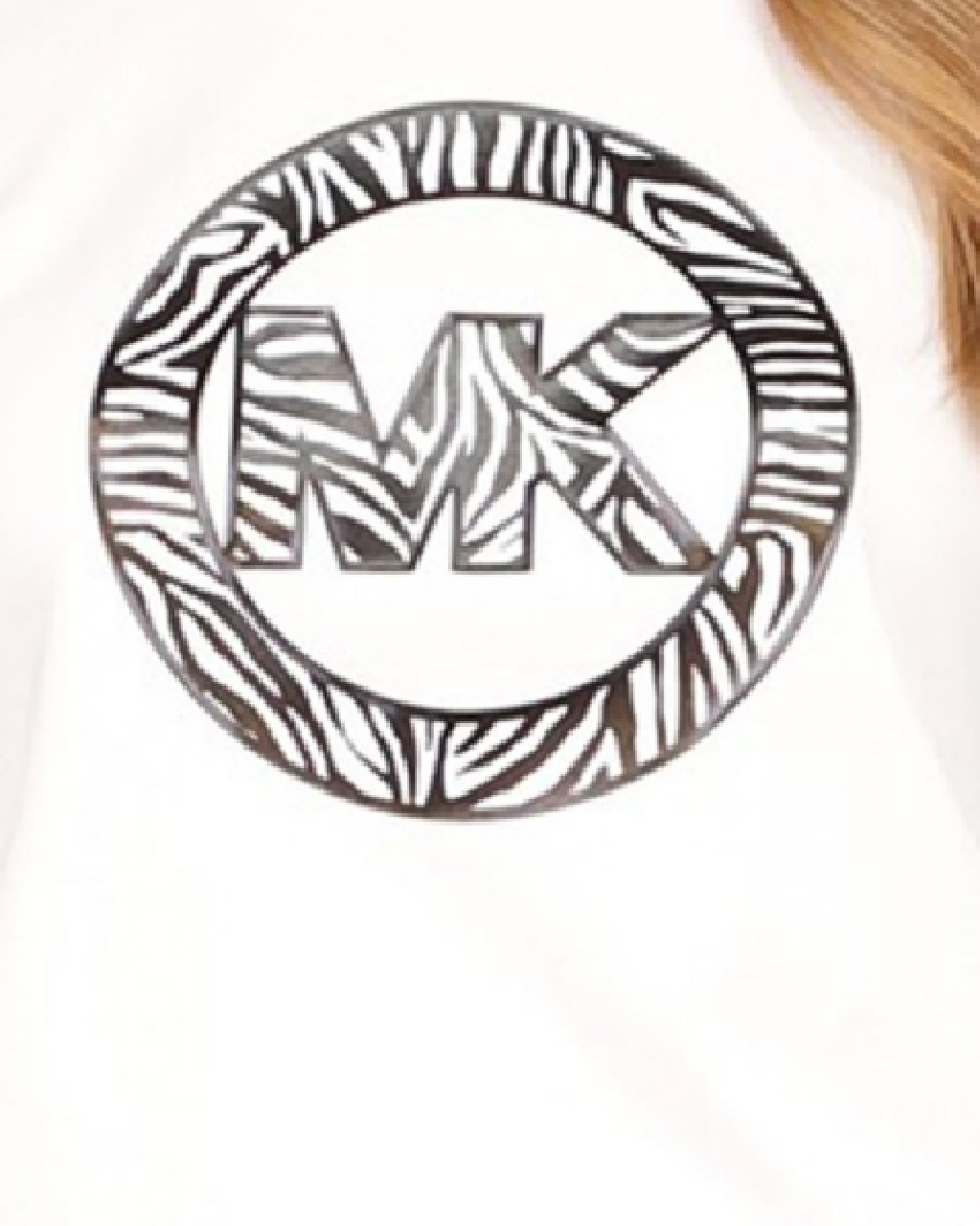 Camiseta feminina Michael Kors com estampa de logotipo e pingente, branca, tamanho pequeno