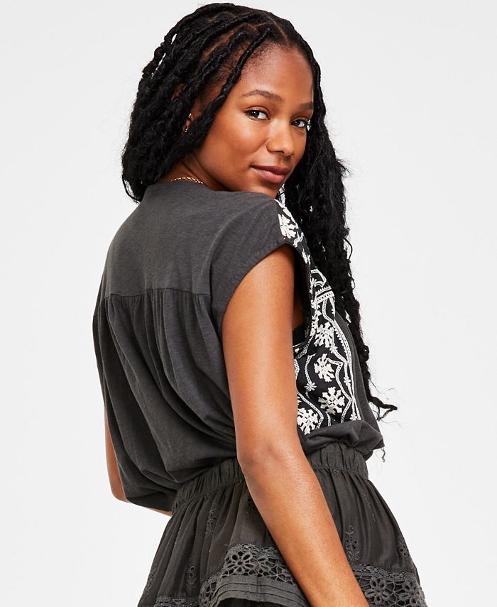 Camiseta feminina bordada estilo camponês Lucky Brand, preta