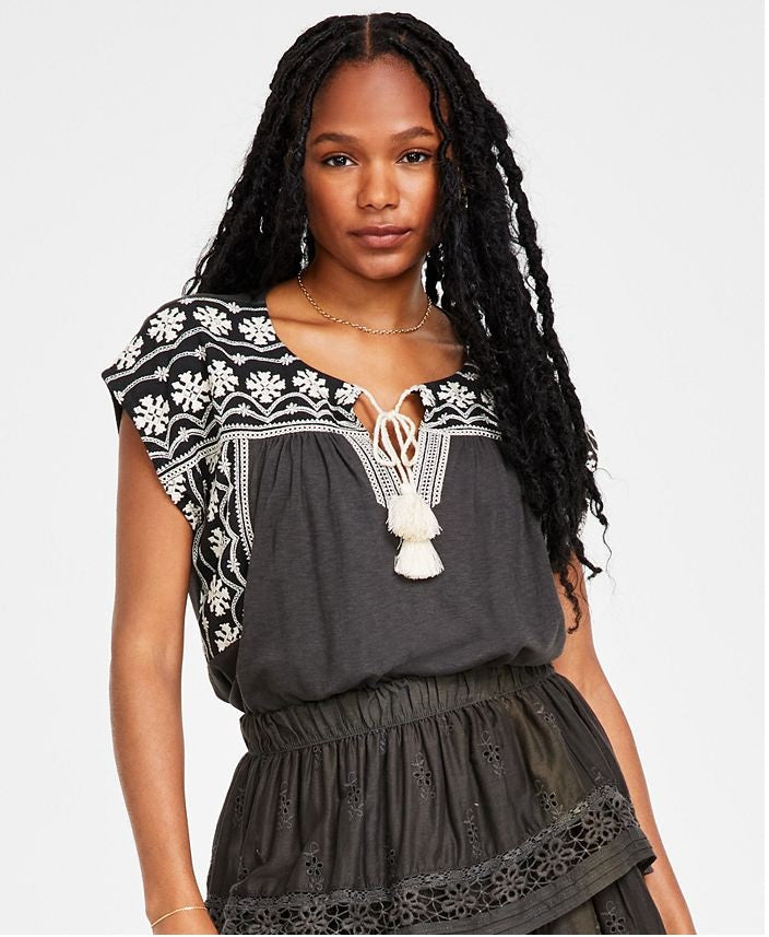 Camiseta feminina bordada estilo camponês Lucky Brand, preta