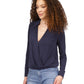 Blusa feminina Michael Kors com gola cruzada, azul