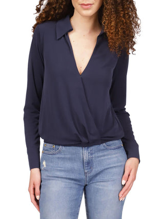 Blusa feminina Michael Kors com gola cruzada, azul