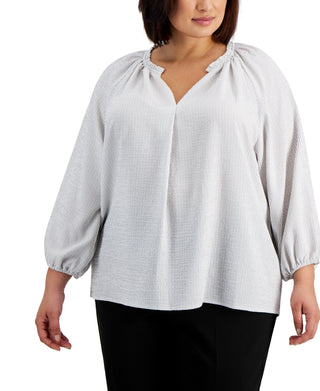 Blusa feminina listrada texturizada com decote em V, branca, tamanho 2X