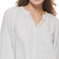 Blusa feminina Calvin Klein listrada com decote aberto, branca, tamanho grande