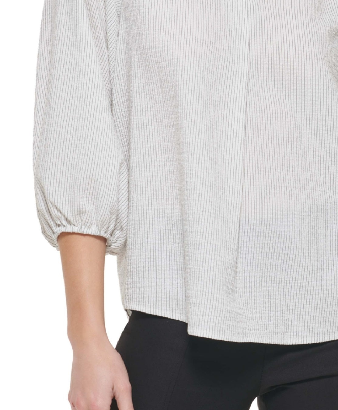 Blusa feminina Calvin Klein listrada com decote aberto, branca, tamanho grande