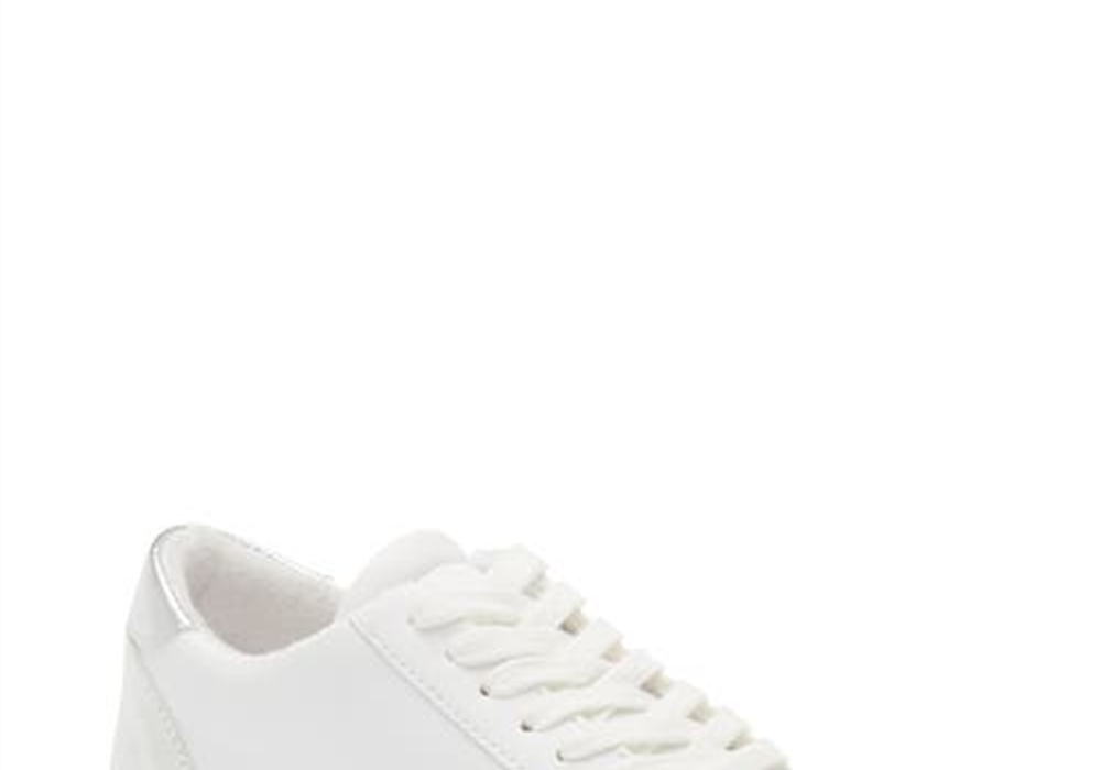 Tênis Steve Madden Ravia em Branco/Prata Tamanho 7