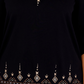 Blusa feminina Alfred Dunner com apliques florais e jugo, preta, tamanho pequeno médio