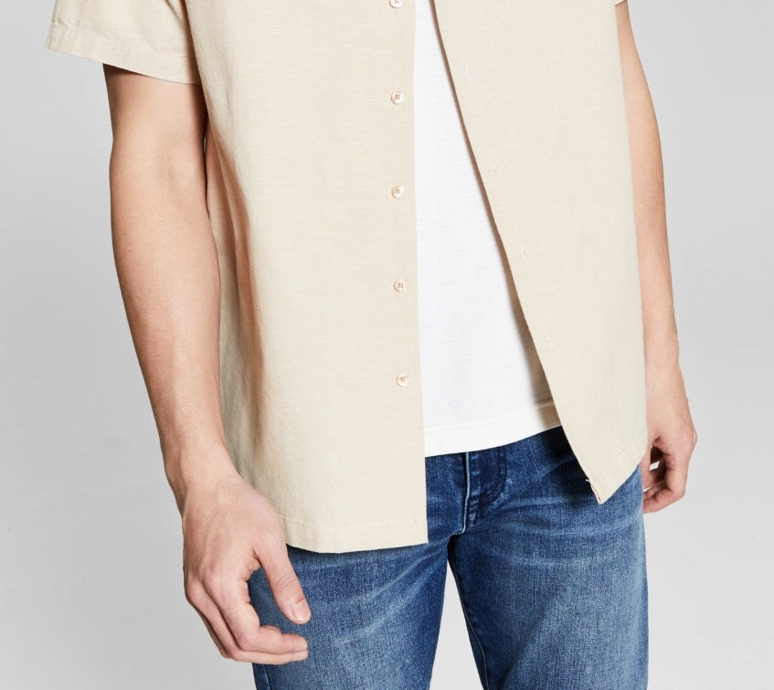 E agora esta camisa masculina listrada de linho com gola de acampamento marrom tamanho extragrande