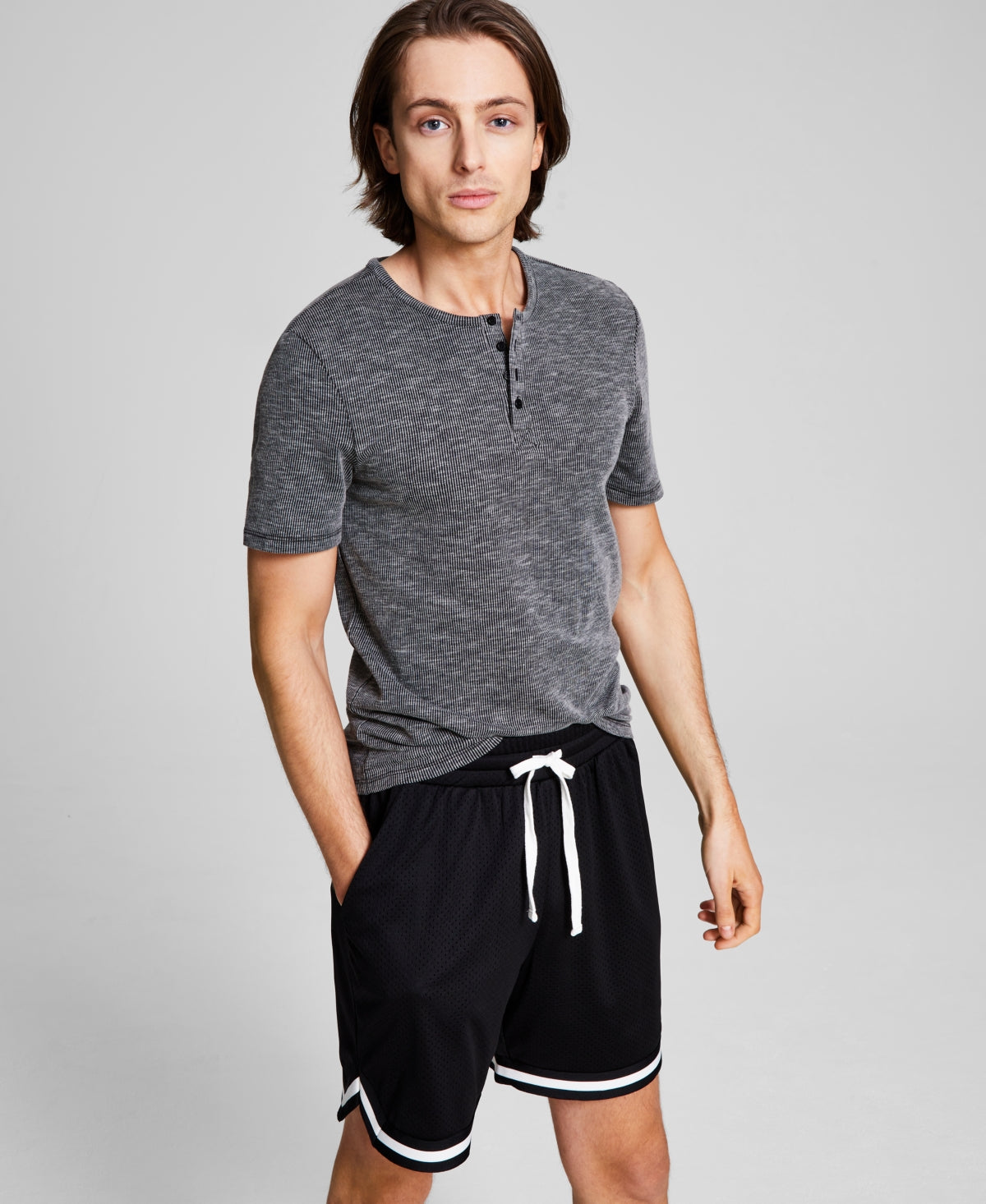 E agora esta malha macia masculina Henley cinza tamanho pequeno