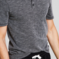E agora esta malha macia masculina Henley cinza tamanho pequeno