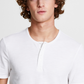 E agora esta malha macia masculina Henley branca tamanho XX-Grande