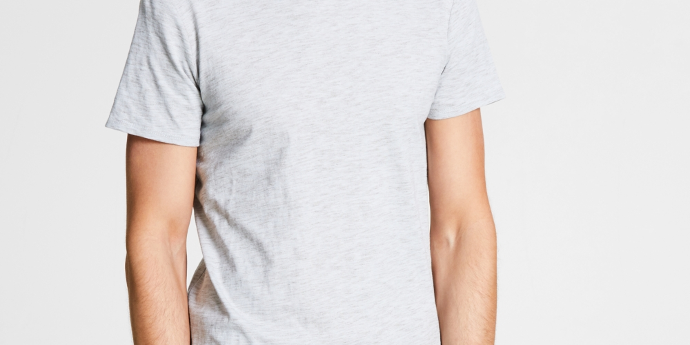 E agora esta camiseta masculina texturizada tingida espacialmente cinza tamanho XX-G