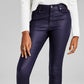 E agora esta calça jeans skinny feminina com bainha desfiada e revestida, tamanho 27