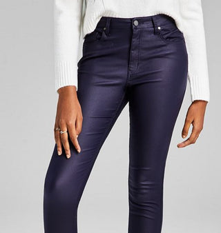 E agora esta calça jeans skinny feminina com bainha desfiada e revestida, tamanho 27
