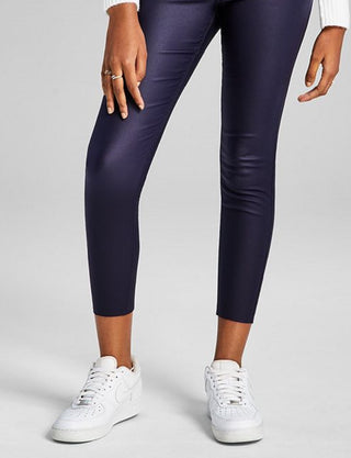 E agora esta calça jeans skinny feminina com bainha desfiada e revestida, tamanho 27