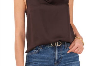 Blusa Vince Camuto de cetim martelado, sem mangas, gola alta, em French Roast, tamanho grande, Nordstrom