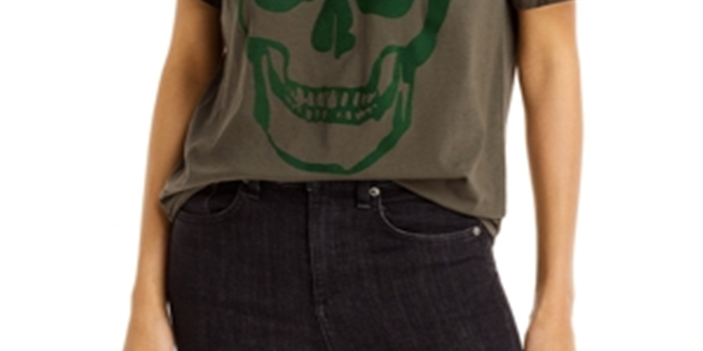 Camiseta feminina Chaser com estampa de caveira cinza, tamanho médio