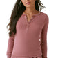 Blusa Henley de malha waffle com botões frontais quentes Bass Outdoor para mulheres, rosa
