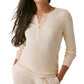 Blusa Henley de malha waffle com botões frontais e quentes Bass Outdoor para mulheres, bege