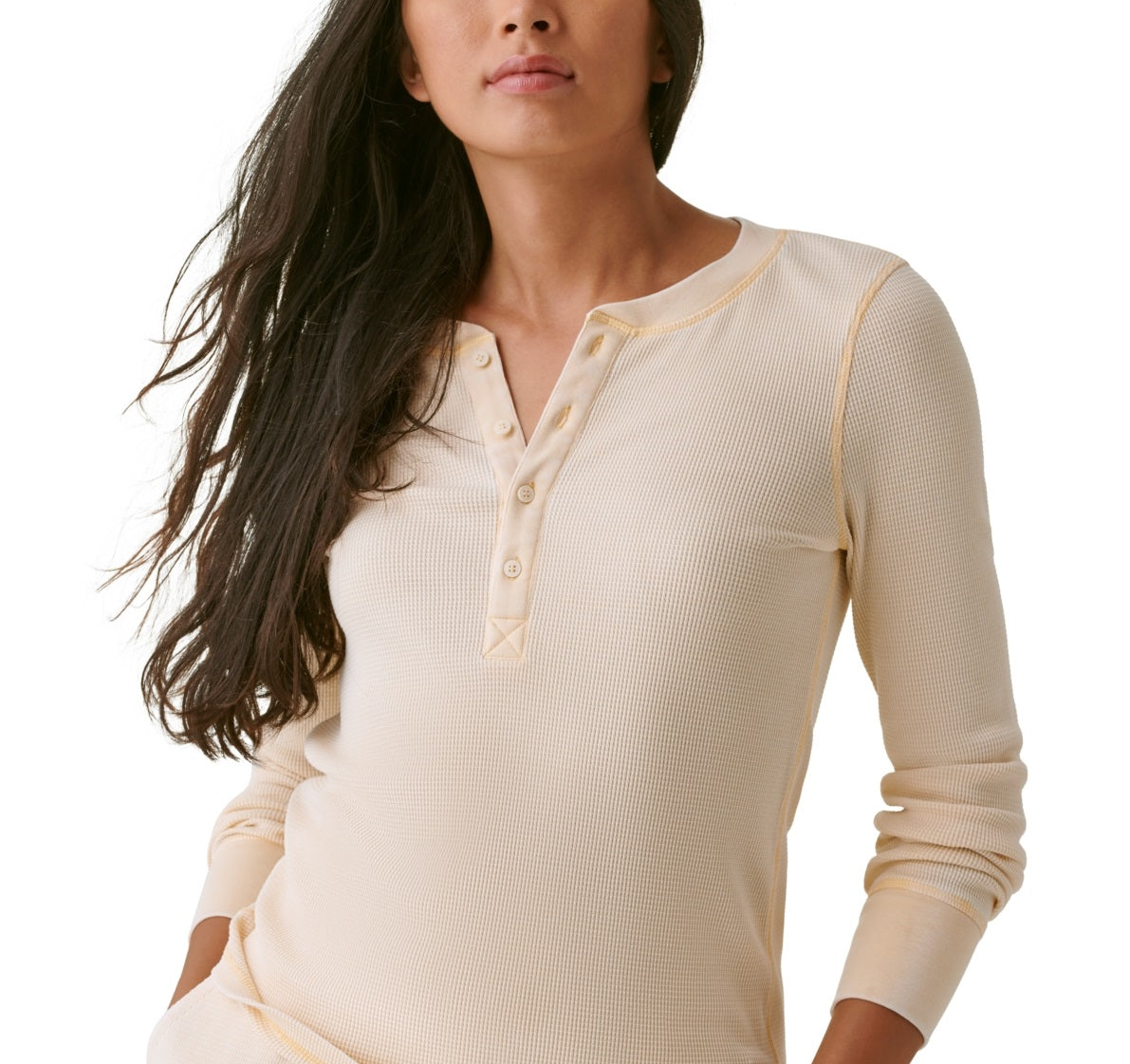 Blusa Henley de malha waffle com botões frontais e quentes Bass Outdoor para mulheres, bege