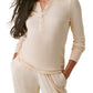 Blusa Henley de malha waffle com botões frontais e quentes Bass Outdoor para mulheres, bege