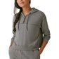 Blusa com capuz e zíper Bass Outdoor Hibernate feminino, cinza