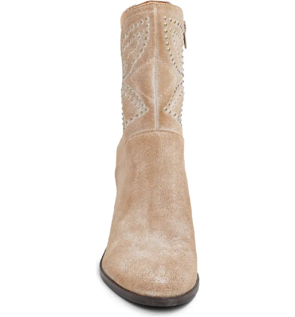 Bota feminina Lucky Brand Lakelon com tachas Western marrom tamanho 8,5 M