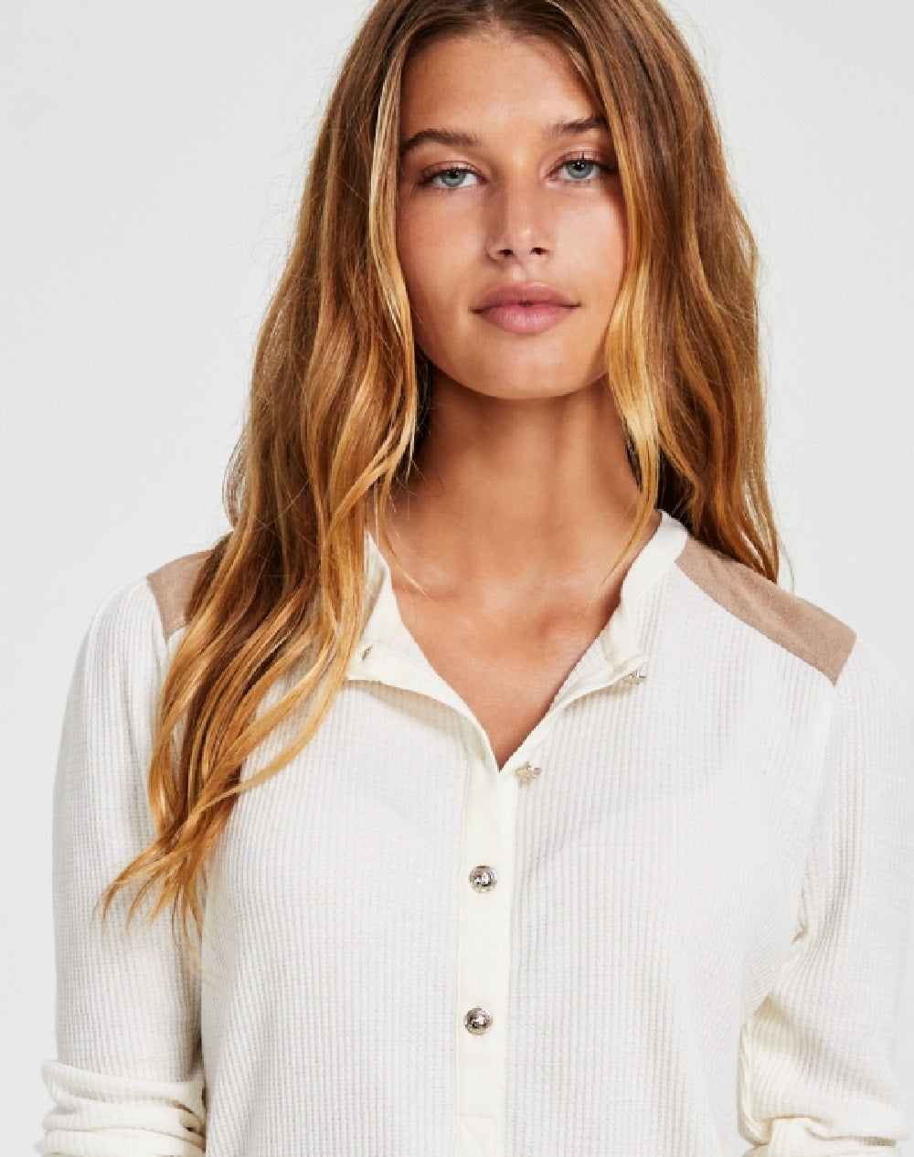 Tommy Hilfiger Feminino Faux Suede Acabamento Henley Top Branco
