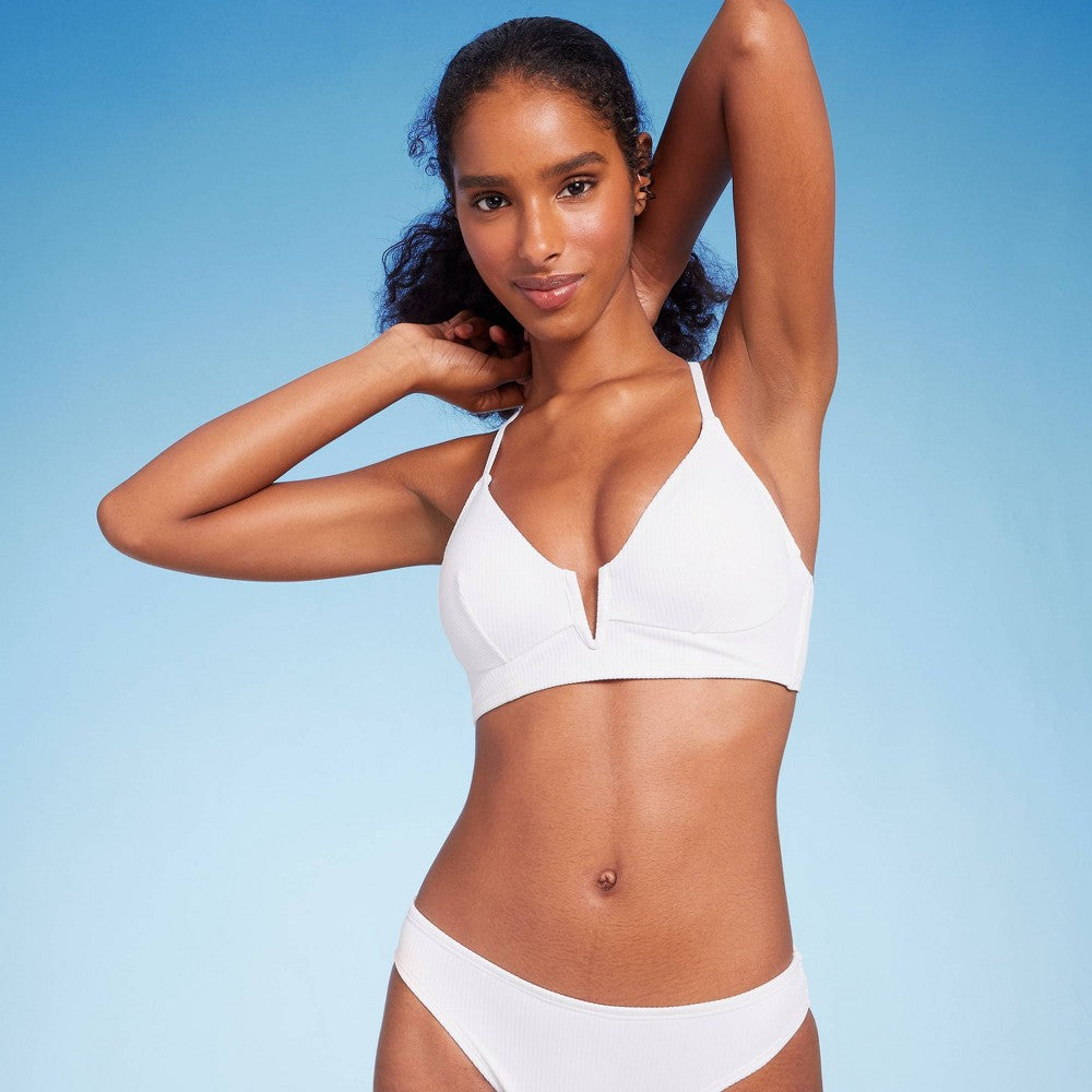 Top de biquíni feminino canelado com decote em V e aro em V Shade &amp; Shore, branco 34D