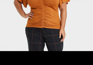 Blusa de malha franzida de manga curta esvoaçante feminina Ava &amp; Viv, tamanho bronze 2X