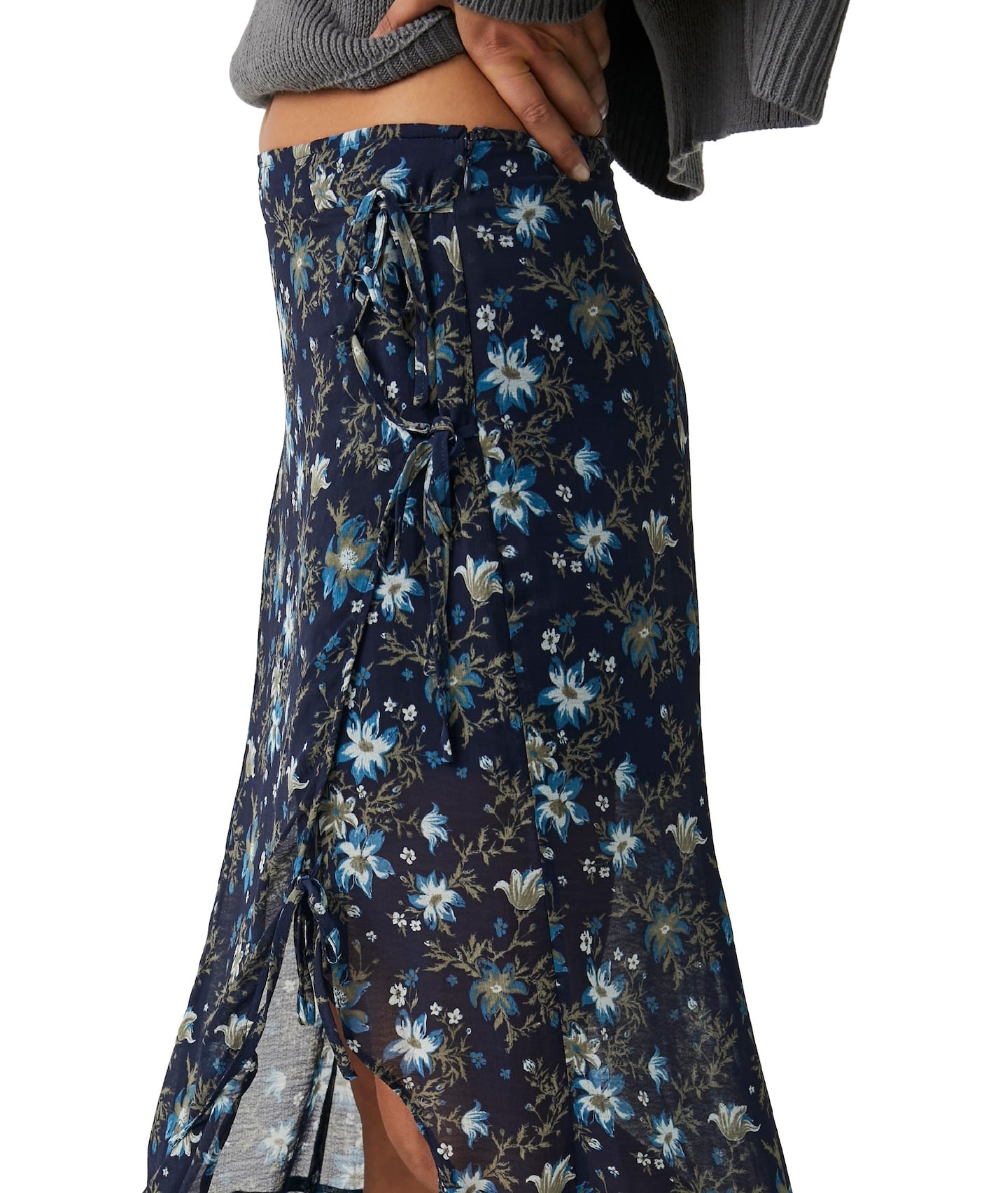 Saia longa feminina Free People Edge Floral com amarração lateral, azul, tamanho 2
