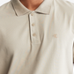 Camisa polo masculina Calvin Klein Regular Fit de algodão liso com monograma e logotipo, bege, tamanho pequeno