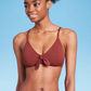 Top de biquíni Wild Fable feminino Rust com amarração frontal em textura piquet, tamanho XXS