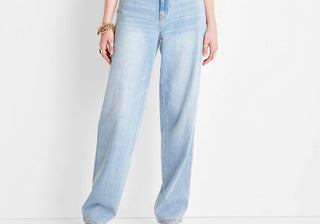 Calça jeans feminina Future Collective de cintura média e caimento largo - Alani Noelle Azul, tamanho 10