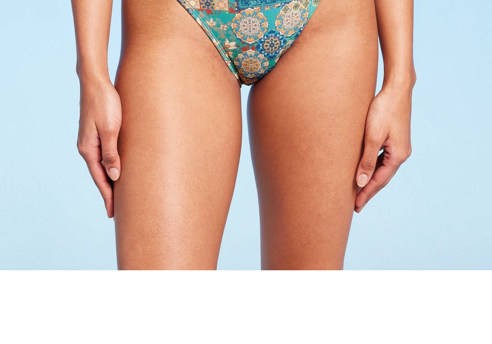 Calcinha de biquíni feminina Wild Fable com patchwork azul e perna alta, com aba dupla lateral, tamanho GG